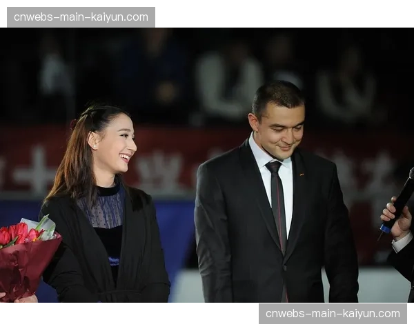 特写：同曦主帅西热力江最后一场常规赛兼球员，赛后动情落泪