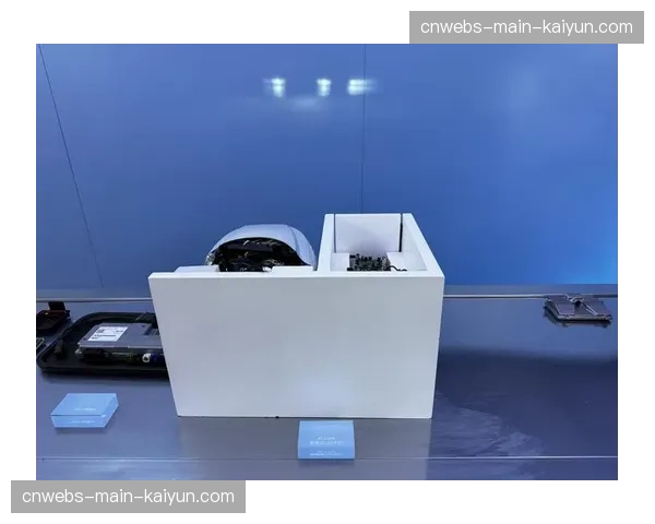 特写：托特纳姆热刺新球场扩建的媒体中心，配备增强现实战术分析设备